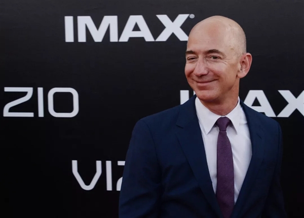 贝佐斯每分钟赚15.6万美元 任性的亿万富翁如何做慈善能让人满意？