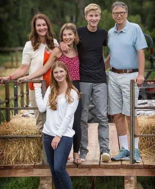 贤内助,巴菲特曾这样评价盖茨前妻:比尔需要梅琳达