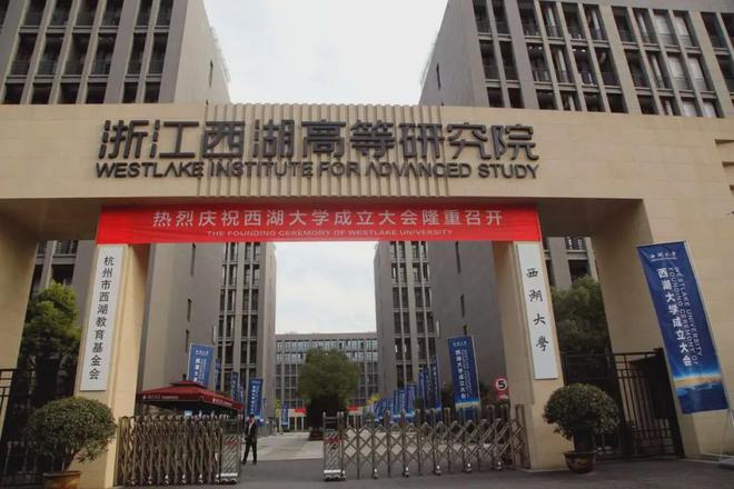 幼年失学！“玻璃大王”曹德旺捐资100亿办大学