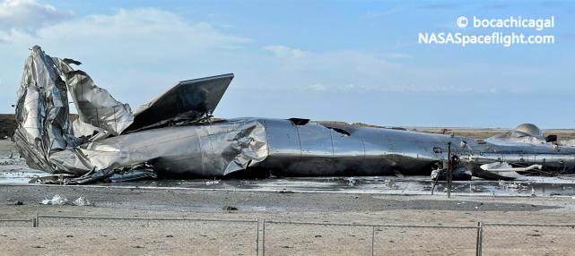 终于成功了!马斯克笑开花,SpaceX星舰万米高空飘下完美着陆