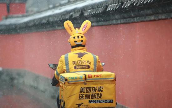 外卖骑手行驶在“危险区”,美团还能继续“缺位”吗?