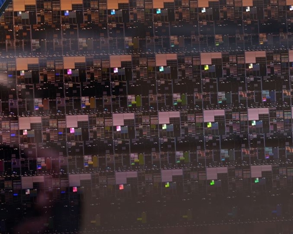 里程碑!IBM宣布造出全球首颗2nm EUV芯片