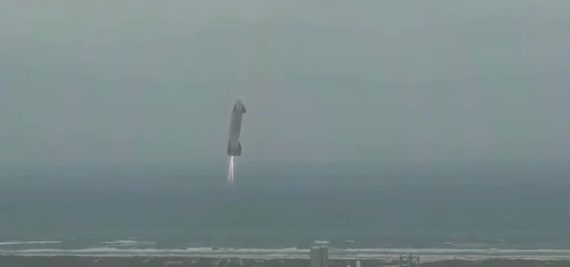 终于成功了!马斯克笑开花,SpaceX星舰万米高空飘下完美着陆